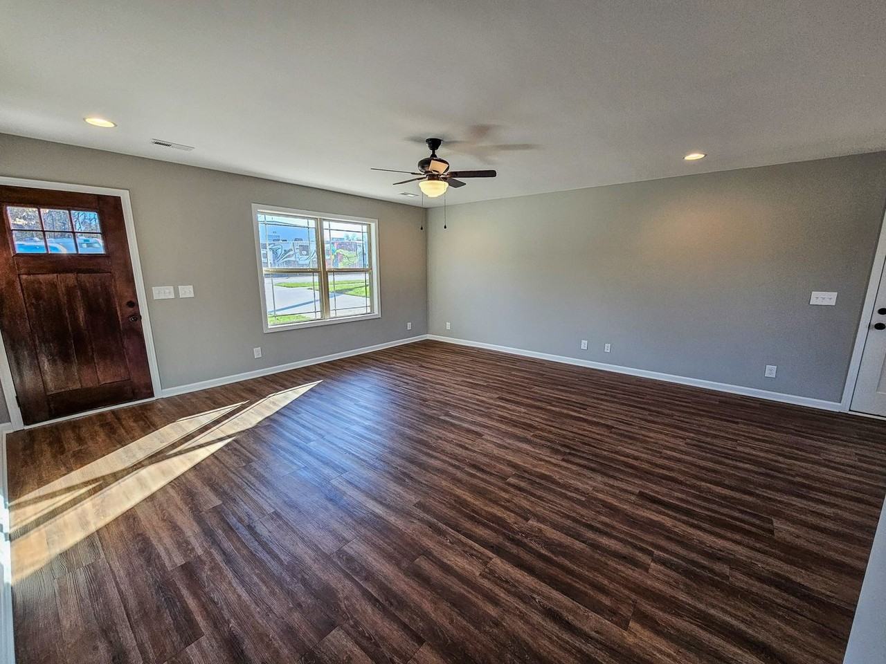 1525 Green Ln - Photo 3 of 21