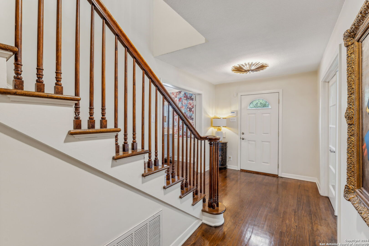 106 Morningside Dr - Photo 4 of 39