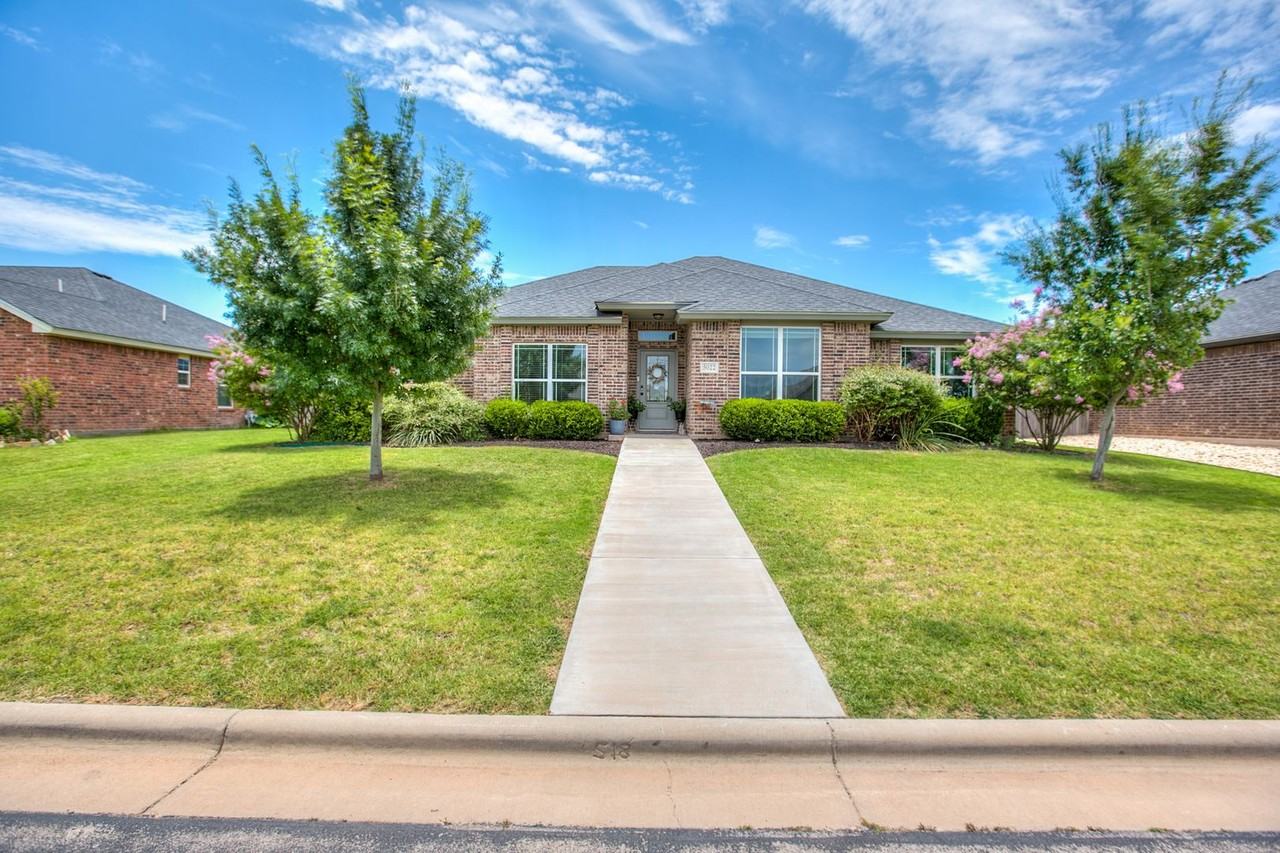 5022 Red Oak Ln - Photo 2 of 30