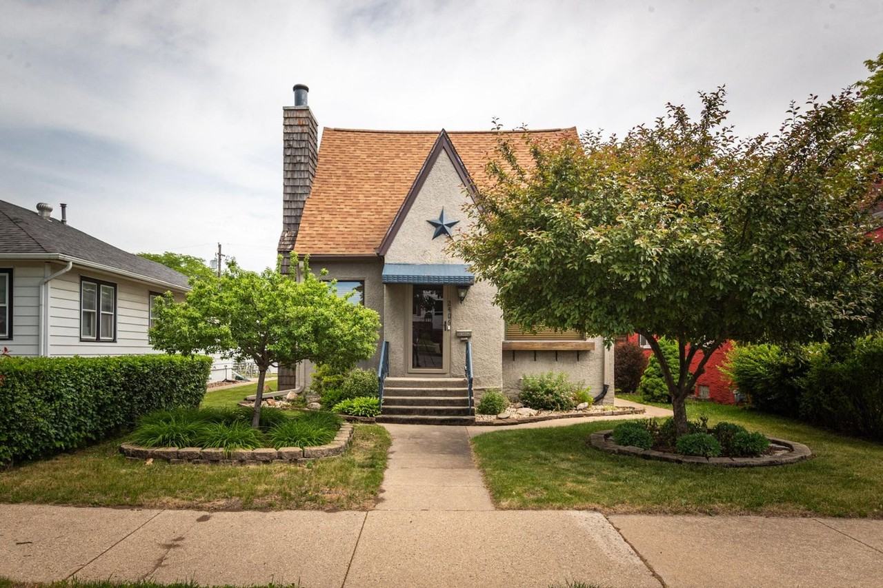 2406 Wood St - Photo 2 of 29