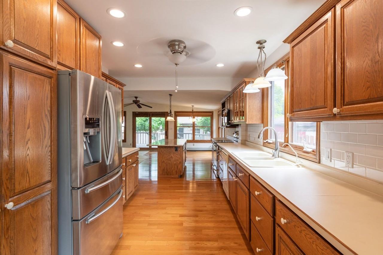 2406 Wood St - Photo 5 of 29