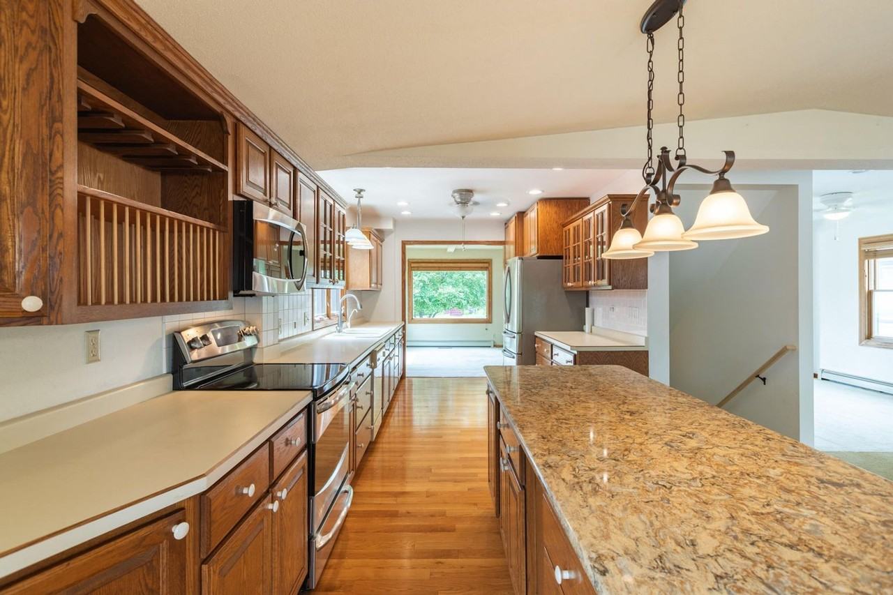 2406 Wood St - Photo 6 of 29