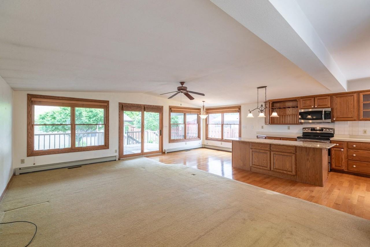 2406 Wood St - Photo 7 of 29