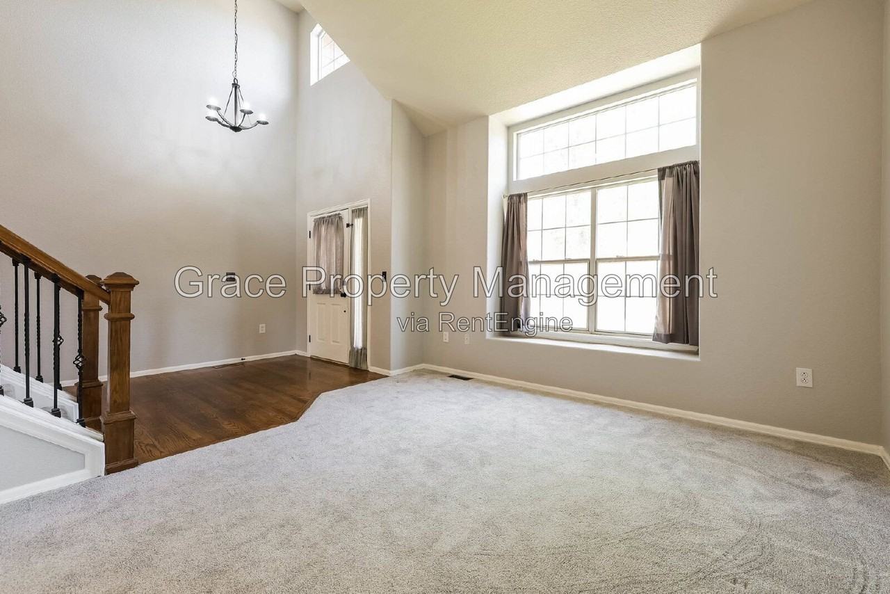 1144 E 12th Ct - Photo 6 of 31