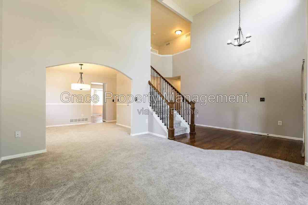 1144 E 12th Ct - Photo 7 of 31