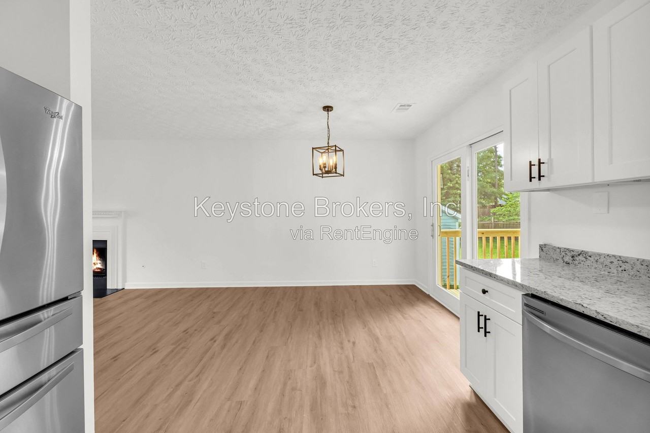 1645 Cobbs Creek Ln - Photo 5 of 10