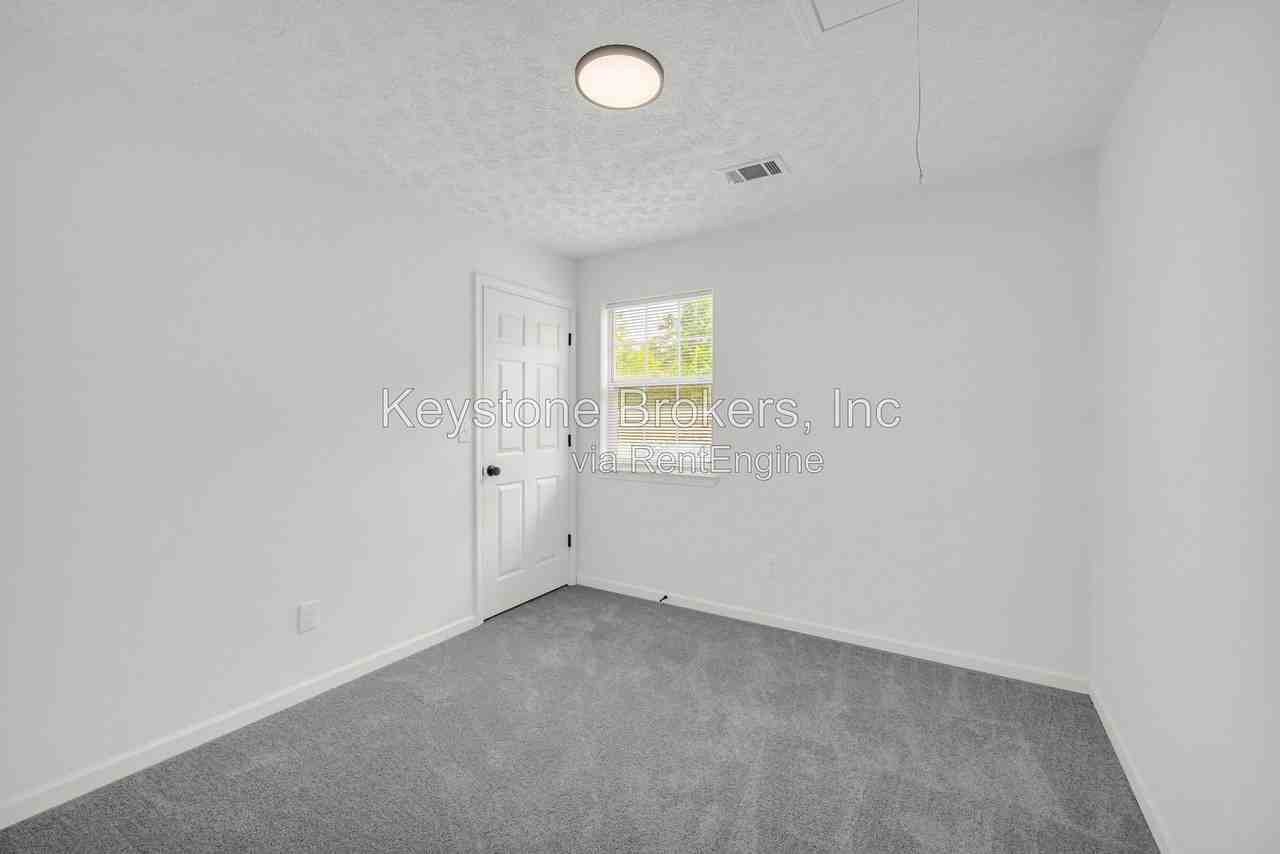 1645 Cobbs Creek Ln - Photo 6 of 10