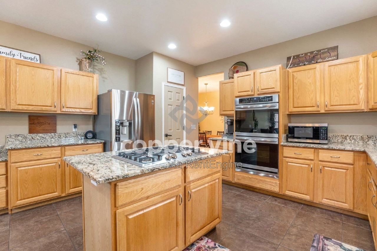 13148 Logan St - Photo 5 of 27