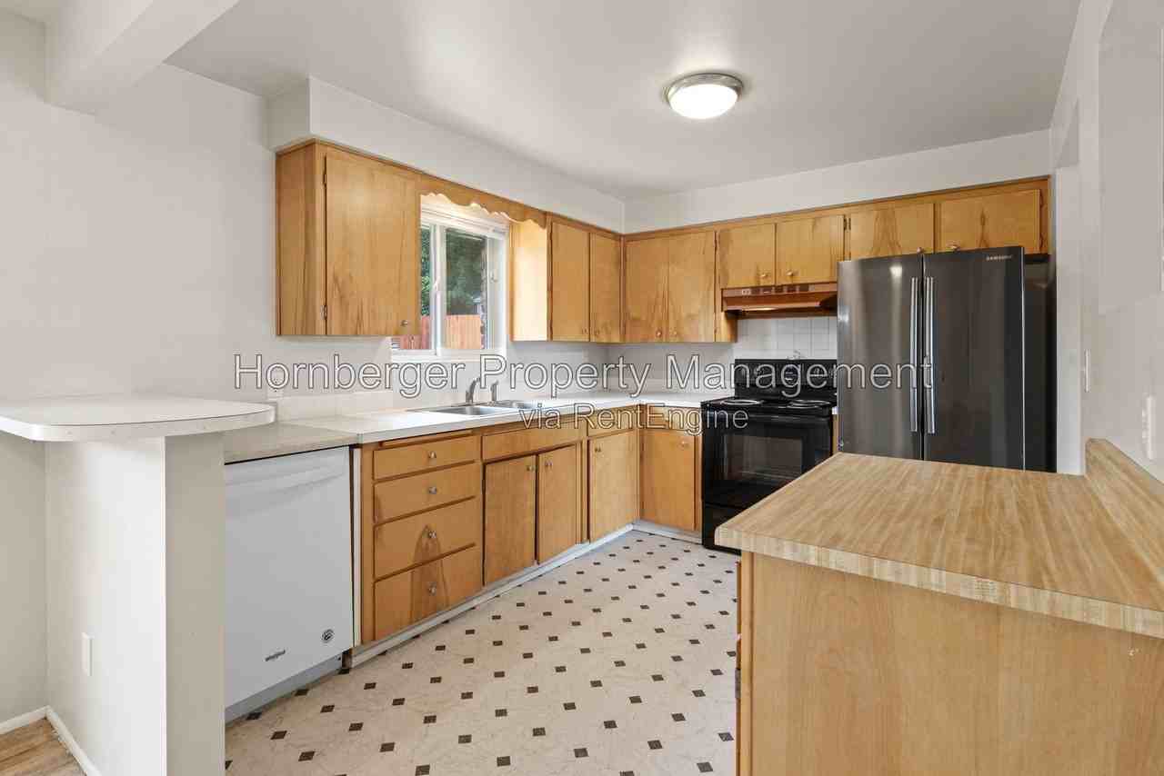 9717 N Stevens St - Photo 2 of 25