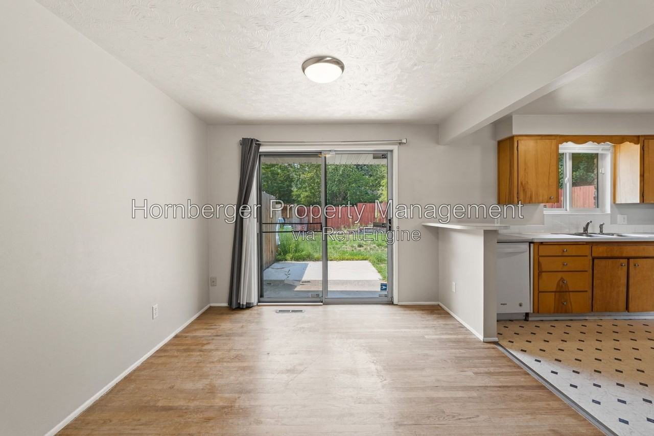9717 N Stevens St - Photo 3 of 25