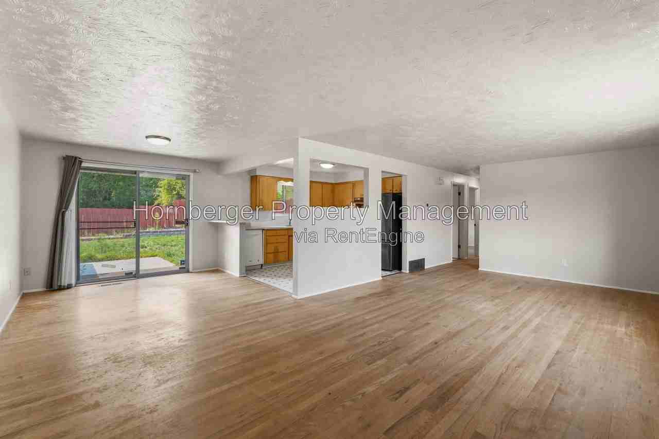 9717 N Stevens St - Photo 4 of 25