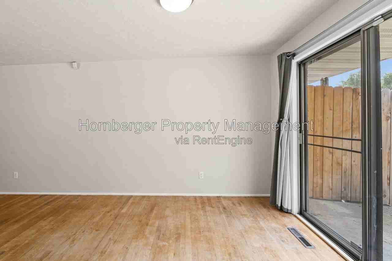 9717 N Stevens St - Photo 6 of 25