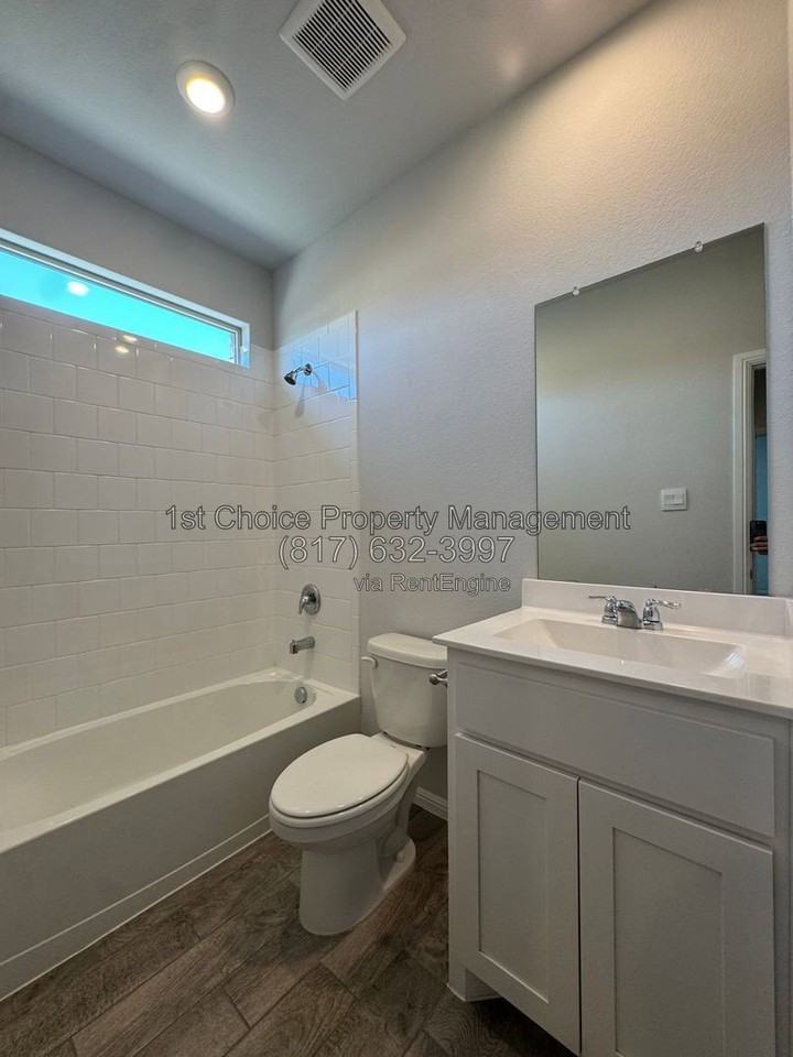 912 Rothville Ln - Photo 4 of 32