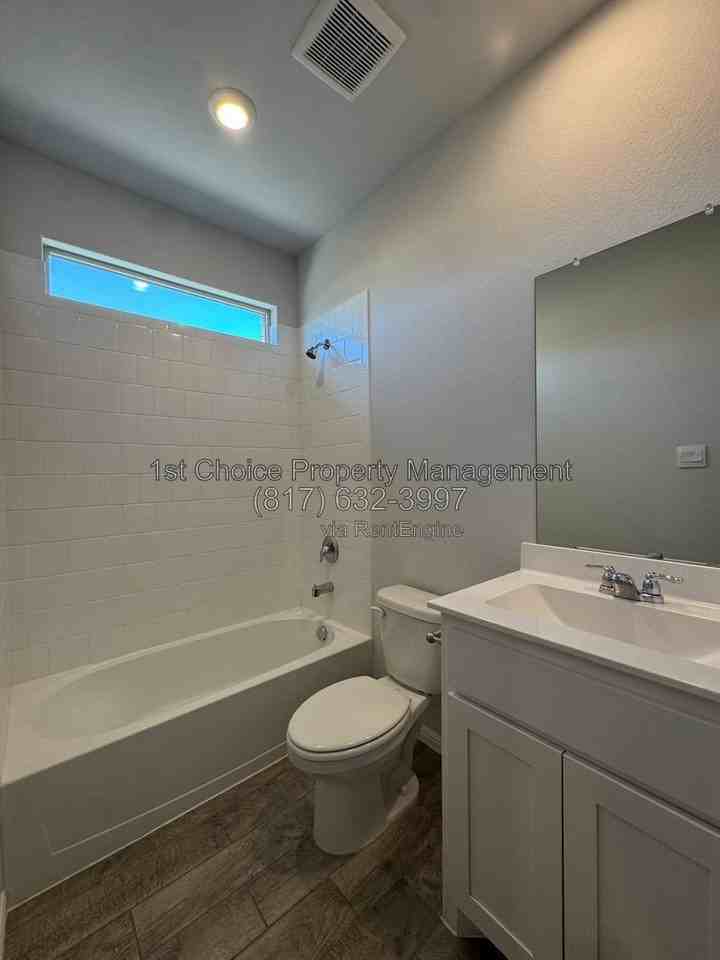 912 Rothville Ln - Photo 5 of 32
