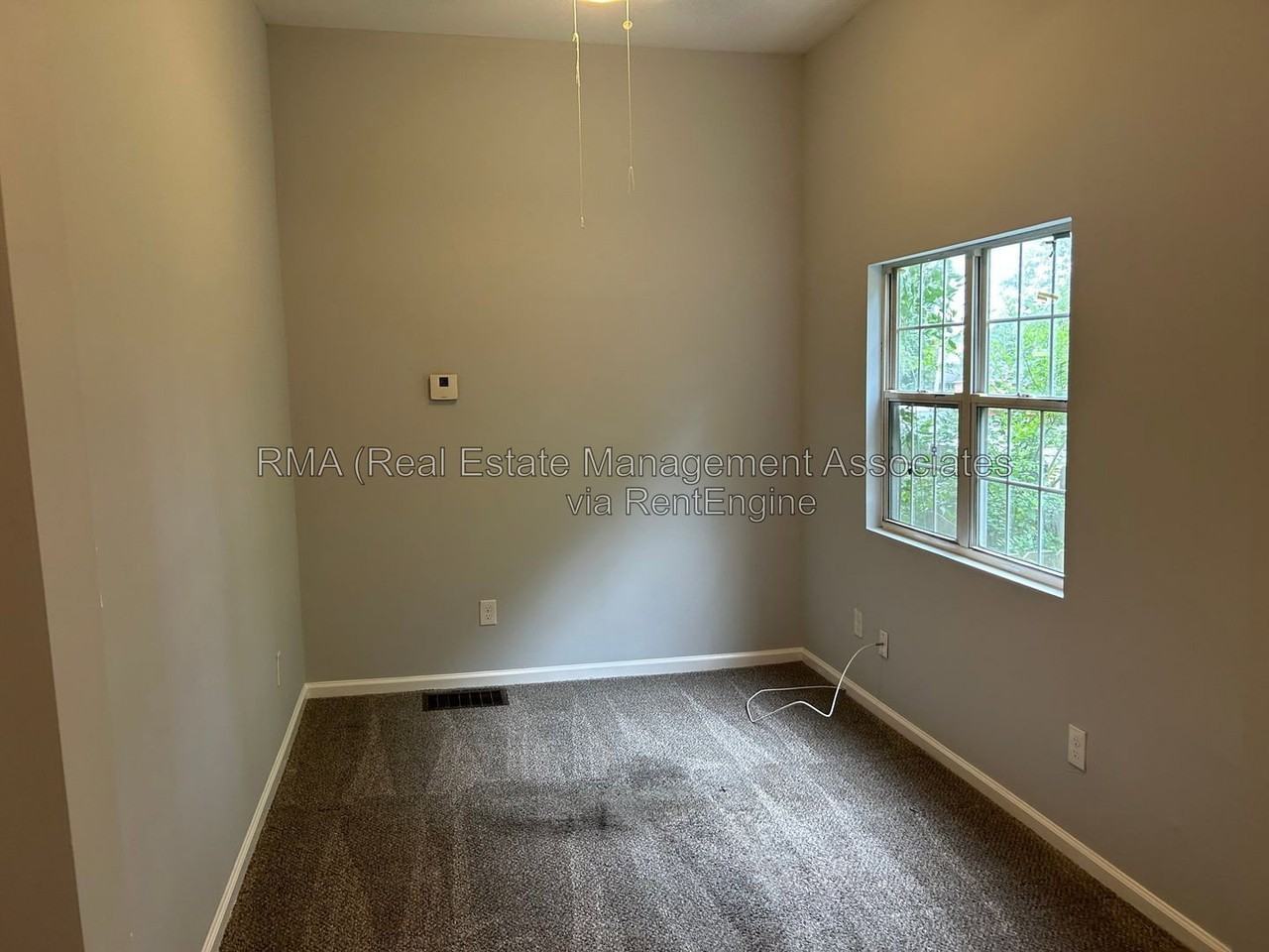 631 W Poplar St #B - Photo 4 of 6