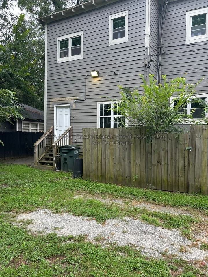 631 W Poplar St #B - Photo 6 of 6