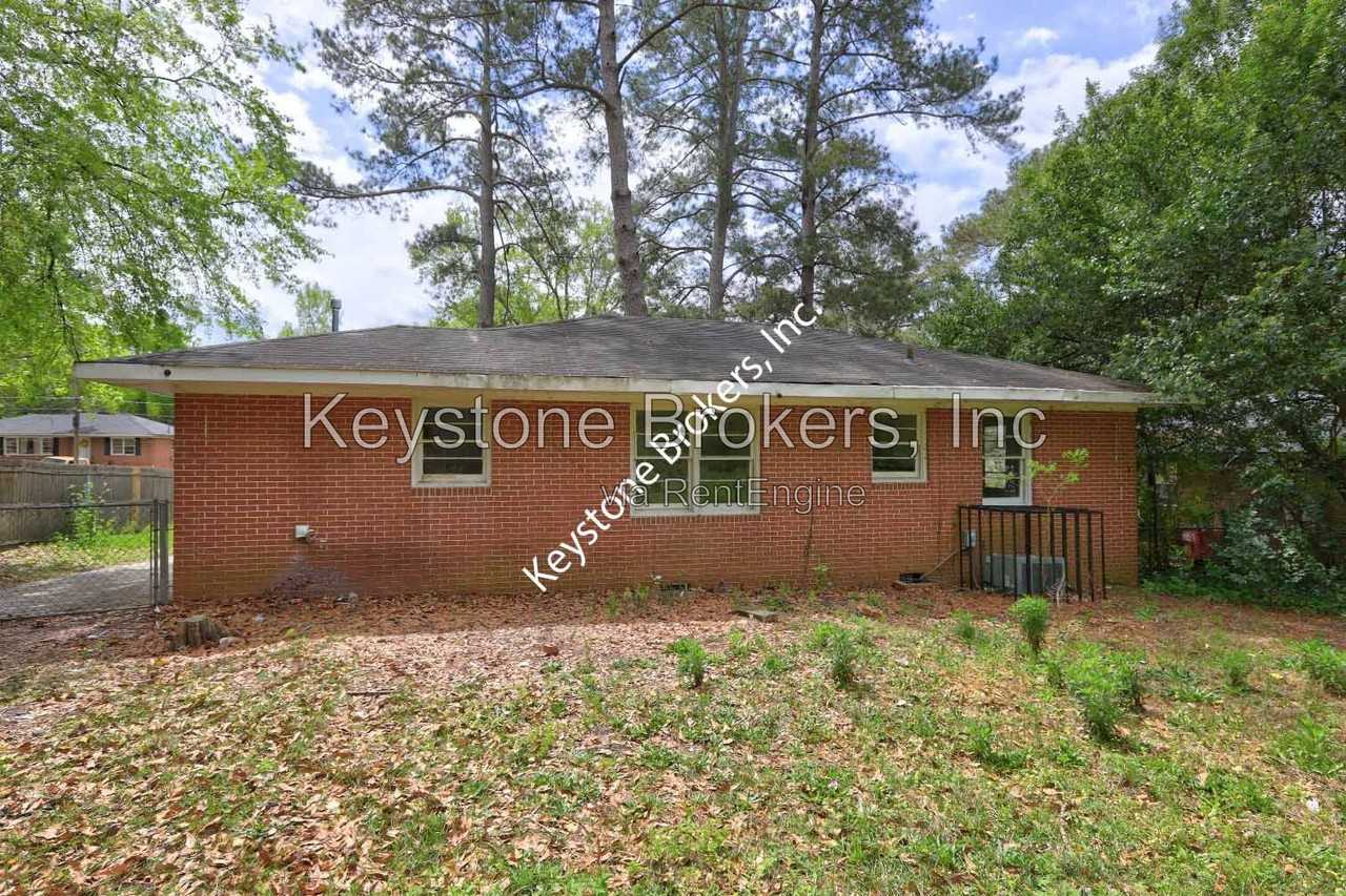 2634 Tredway Dr - Photo 2 of 9