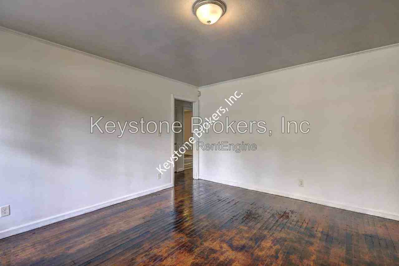 2634 Tredway Dr - Photo 3 of 9