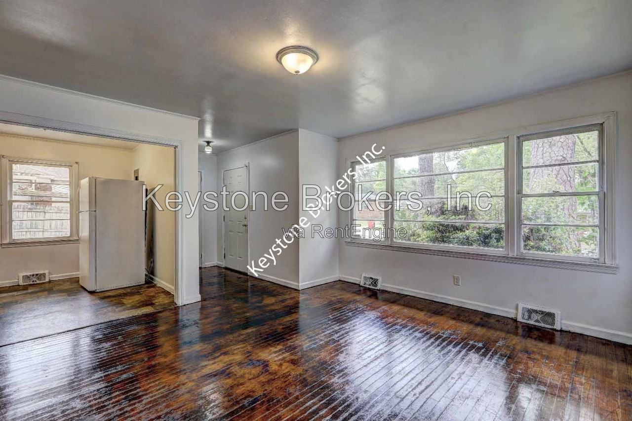 2634 Tredway Dr - Photo 4 of 9