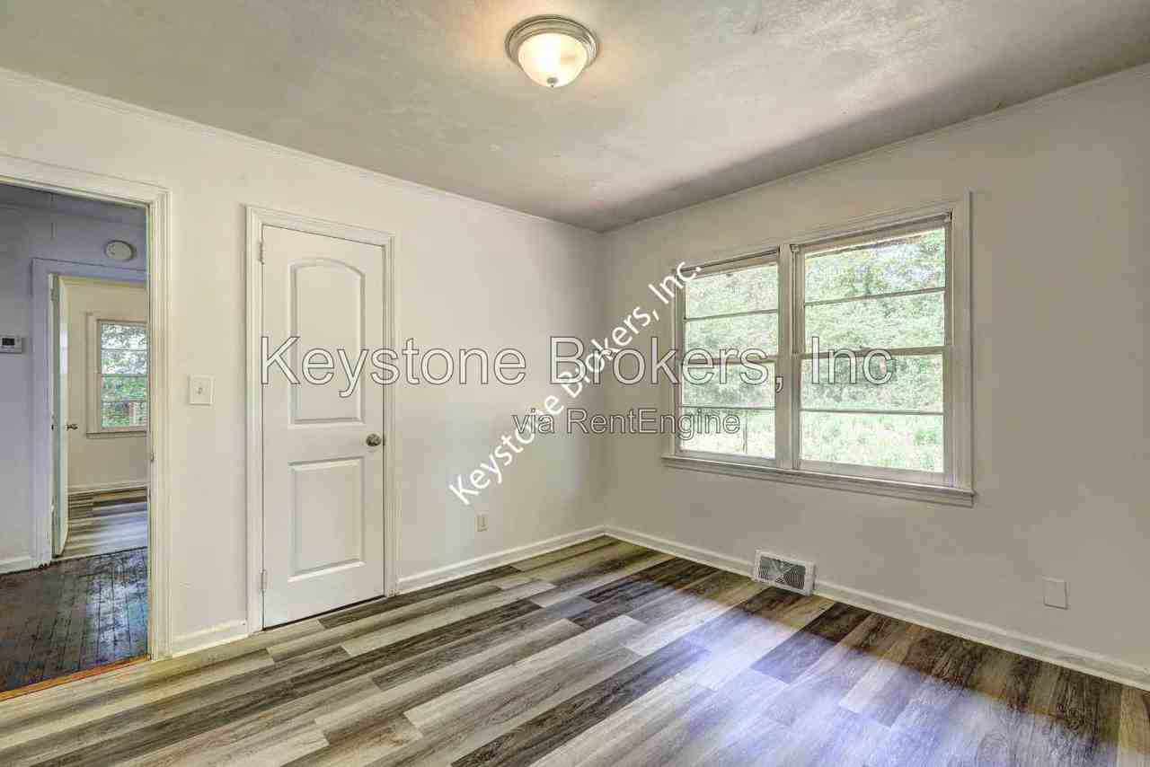 2634 Tredway Dr - Photo 6 of 9