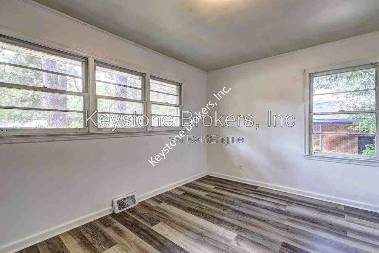 2634 Tredway Dr - Photo 7 of 9