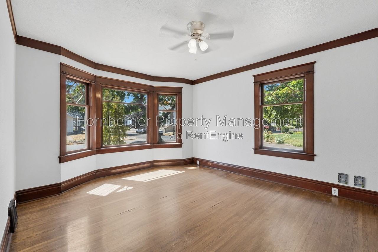 1128 W Spofford Ave - Photo 2 of 39