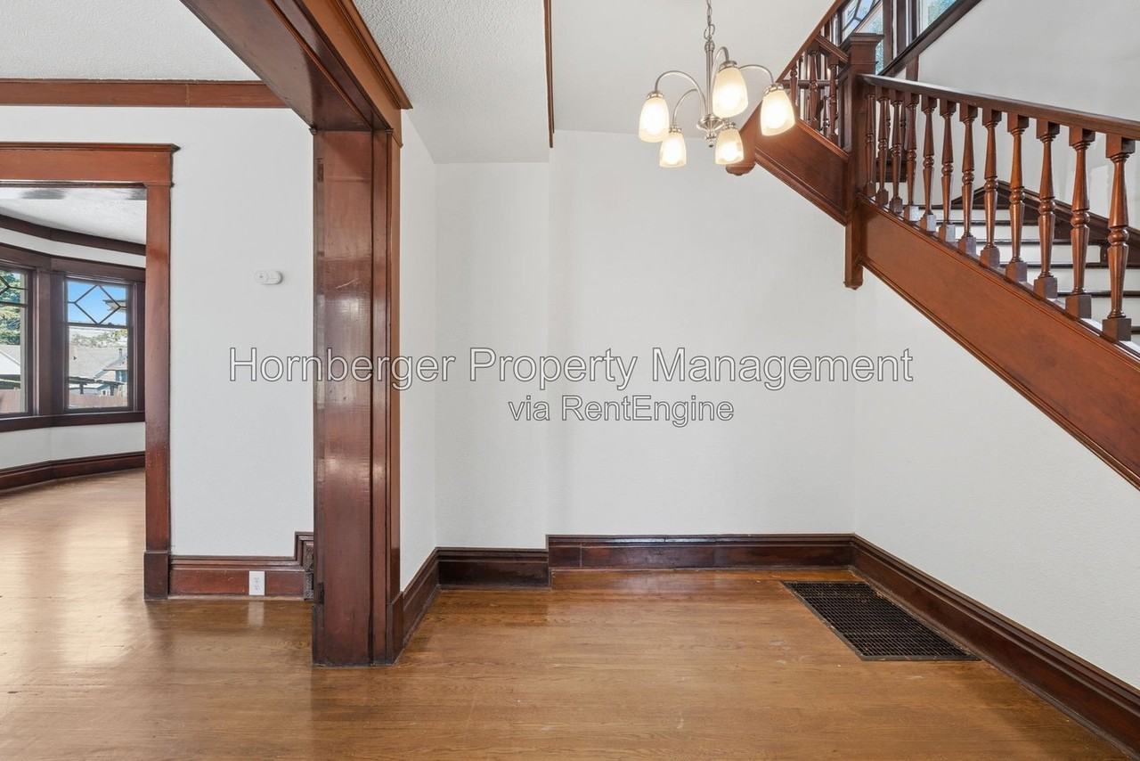 1128 W Spofford Ave - Photo 4 of 39