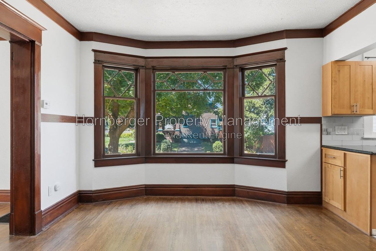 1128 W Spofford Ave - Photo 7 of 39