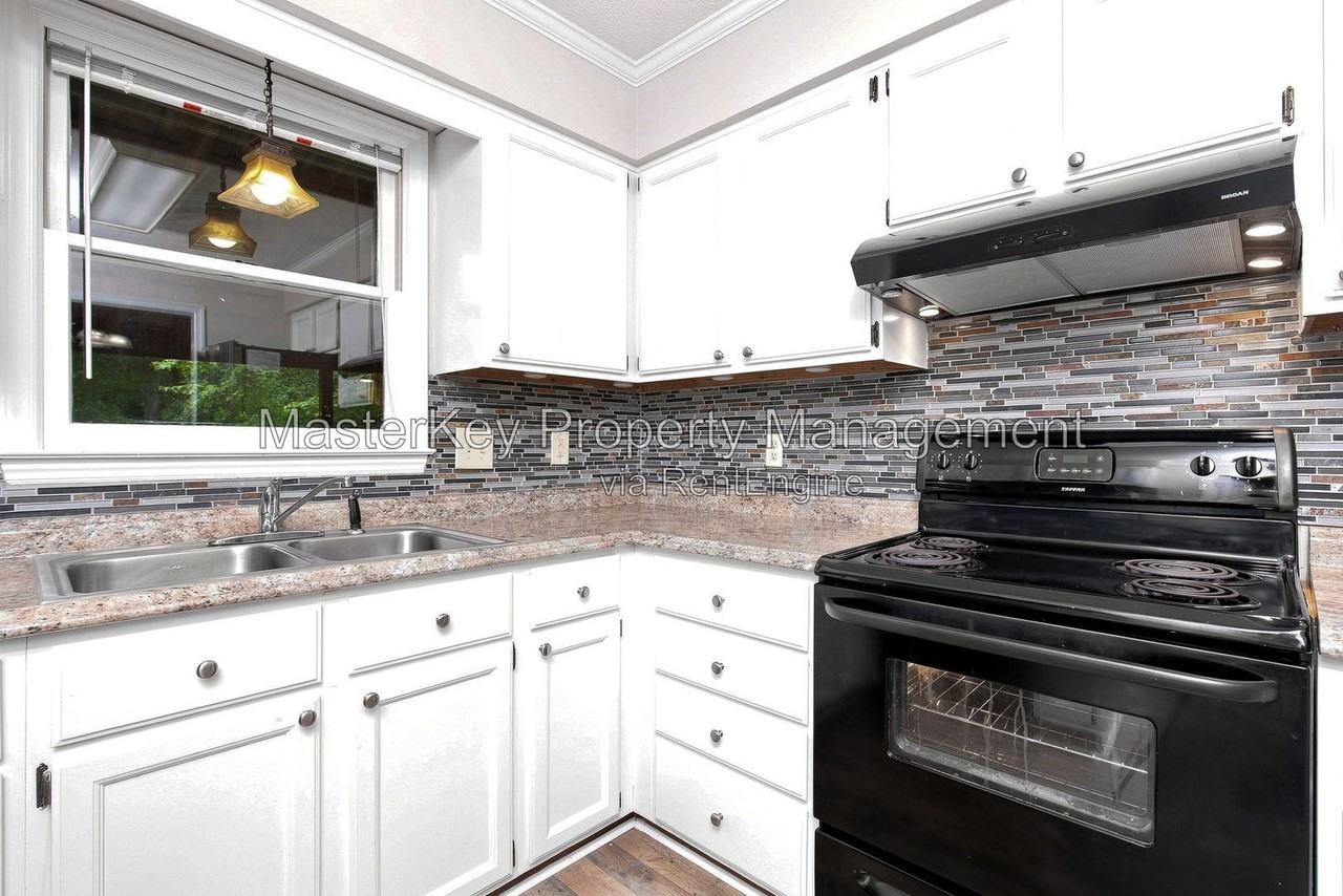 5017 Walton Hill Rd - Photo 6 of 31