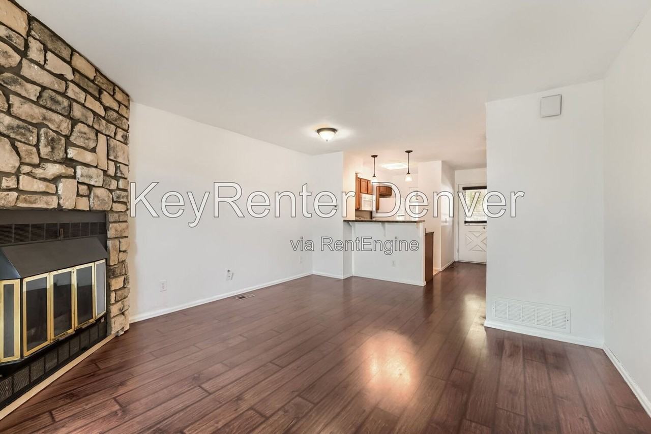 1270 S Idalia St - Photo 4 of 18