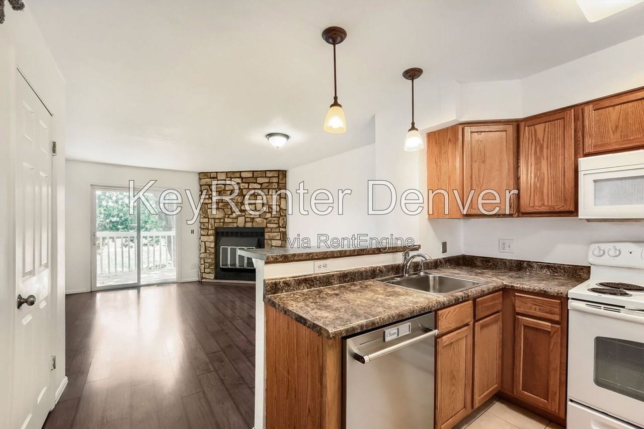 1270 S Idalia St - Photo 6 of 18