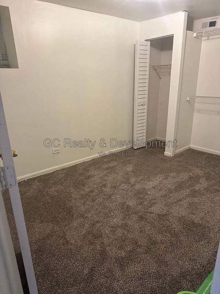 4422 S Saint Lawrence Ave #B - Photo 4 of 10