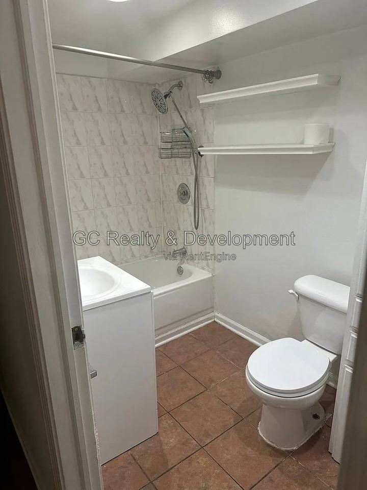 4422 S Saint Lawrence Ave #B - Photo 5 of 10