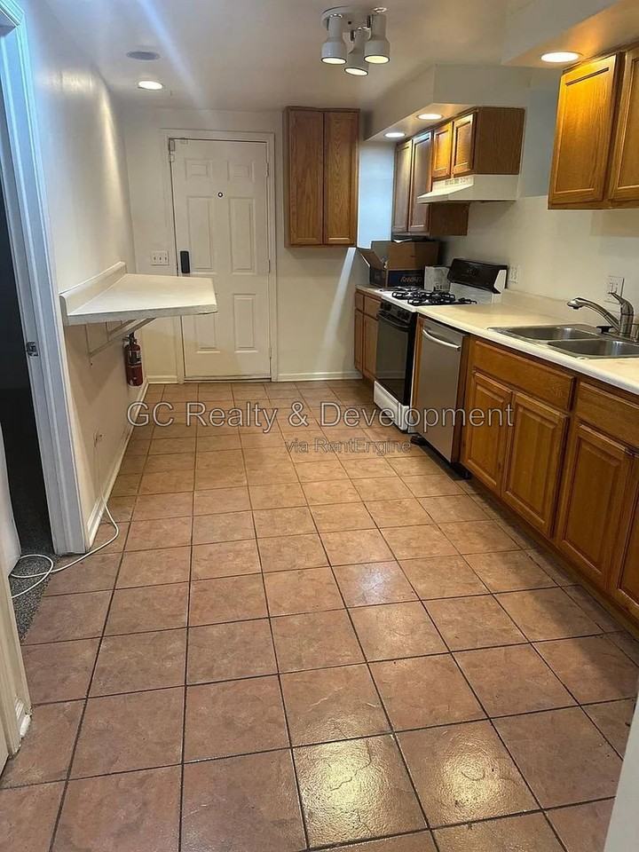 4422 S Saint Lawrence Ave #B - Photo 6 of 10