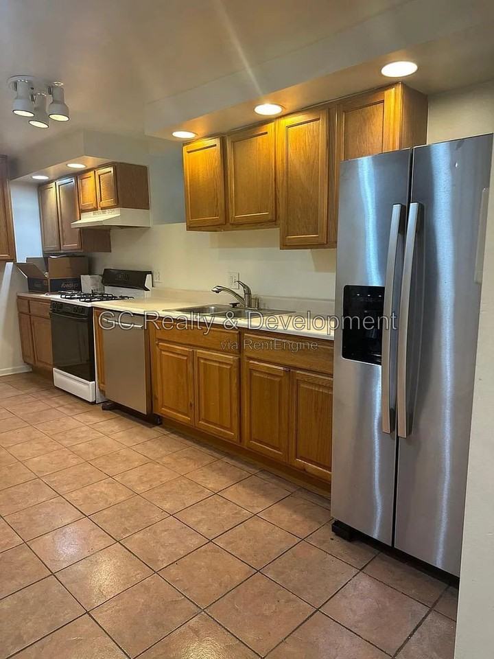 4422 S Saint Lawrence Ave #B - Photo 7 of 10