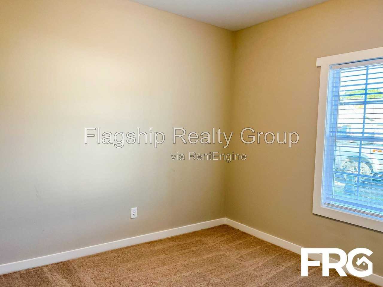1501 S Taylor St - Photo 5 of 33
