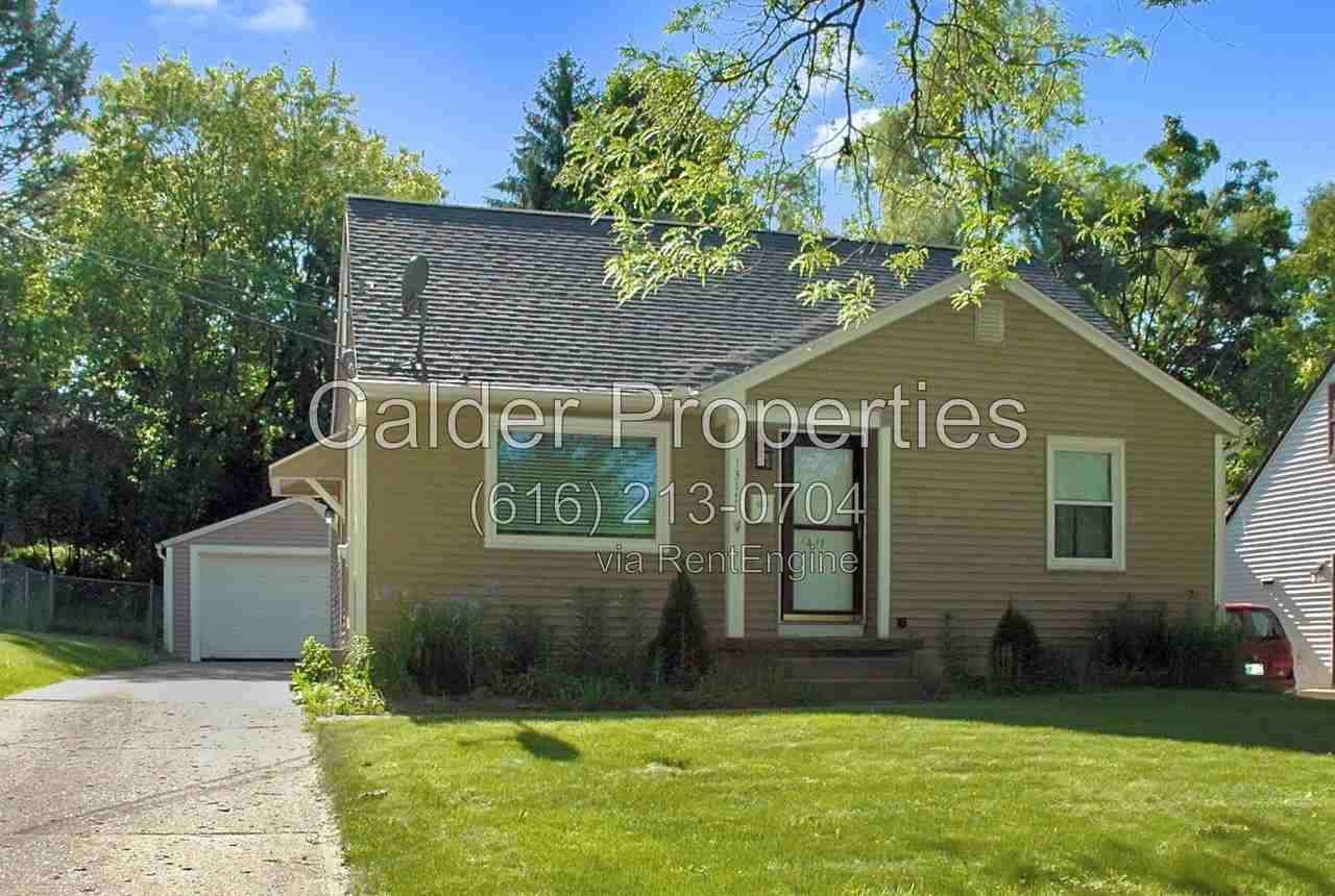 1317 Herrick Ave Ne - Photo 2 of 21