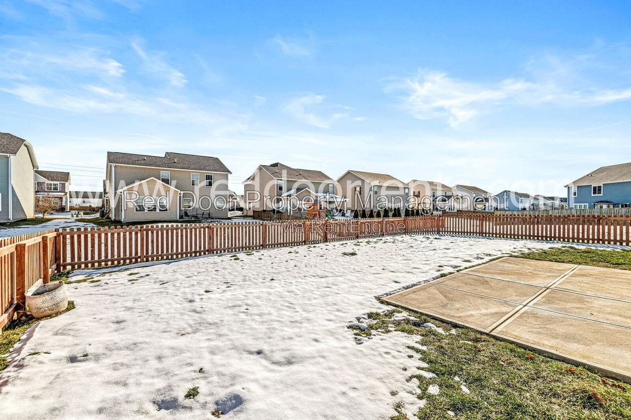 2313 Trefoil Dr - Photo 4 of 35