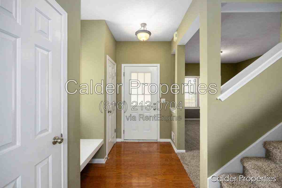 5686 E Falling Leaf Dr Se - Photo 5 of 40