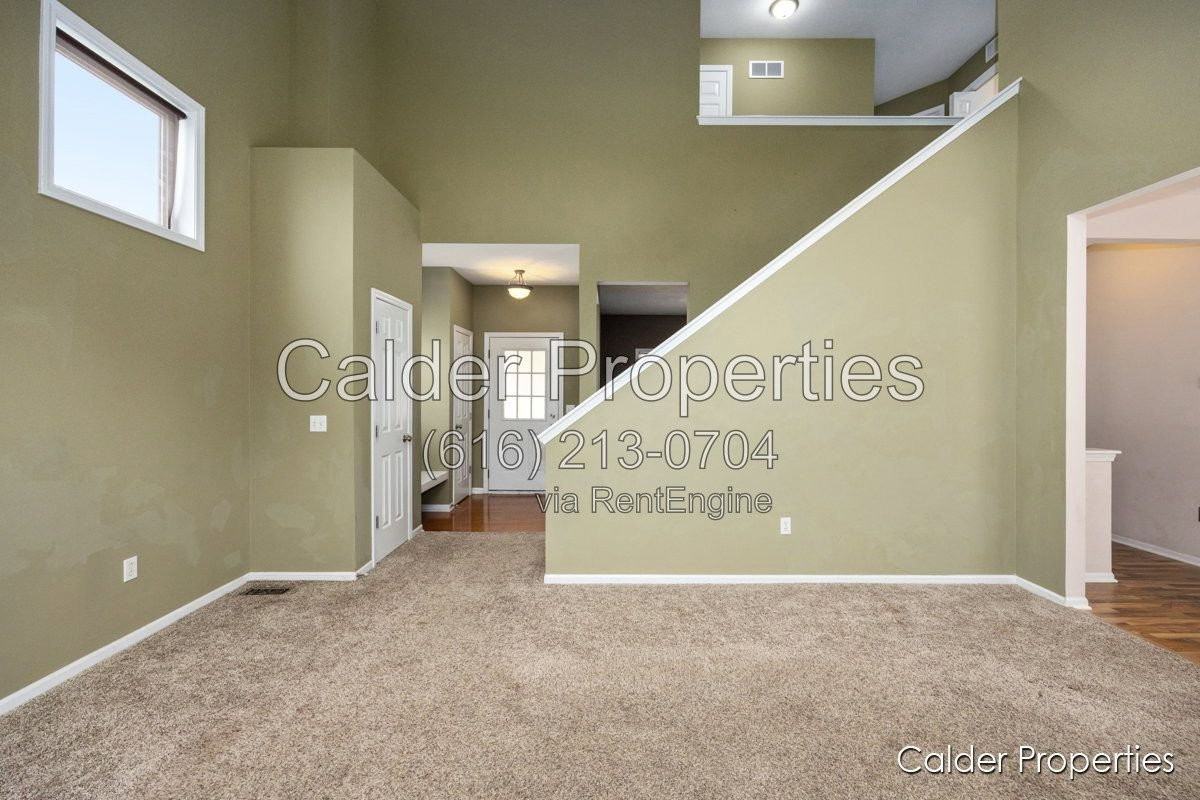 5686 E Falling Leaf Dr Se - Photo 6 of 40