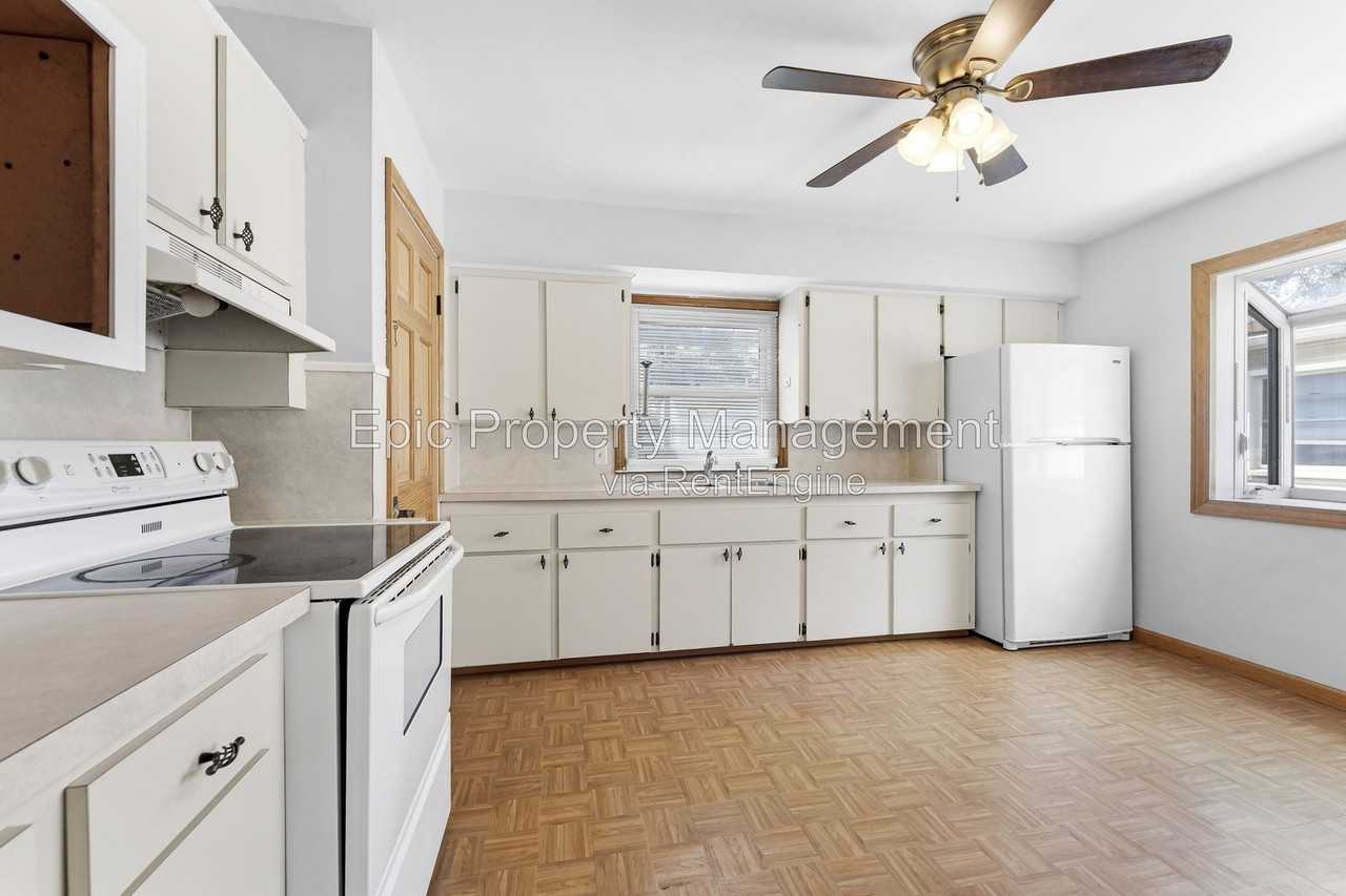 2119 Moran Ave - Photo 2 of 14
