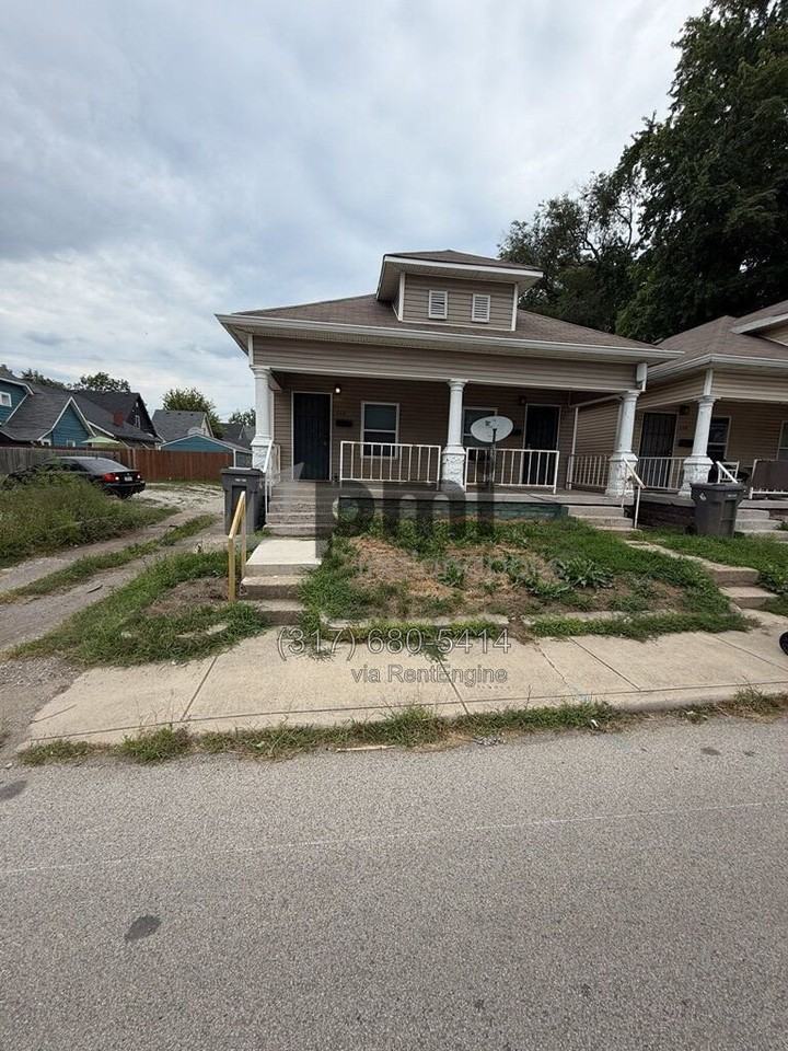 112 Adler St - Photo 2 of 32