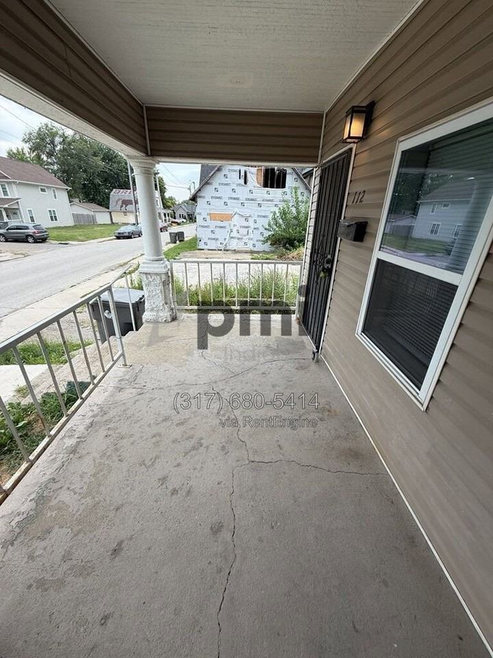 112 Adler St - Photo 4 of 32