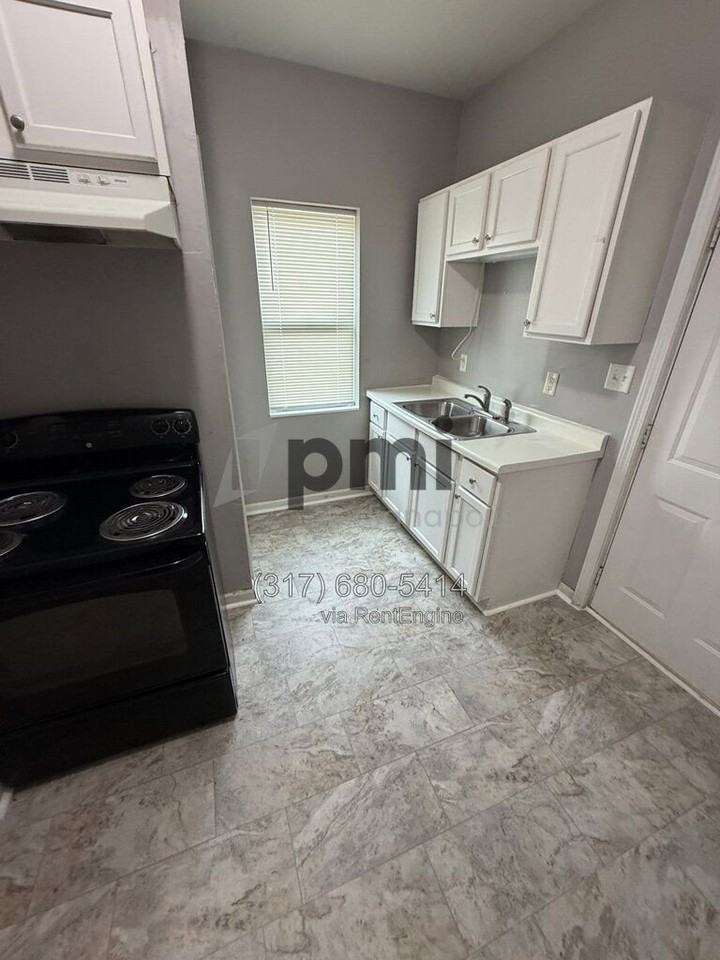 112 Adler St - Photo 5 of 32