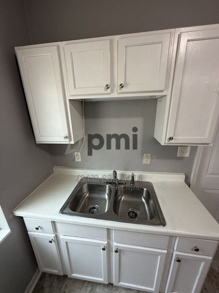 112 Adler St - Photo 6 of 32