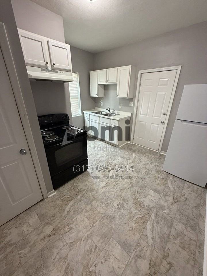 112 Adler St - Photo 7 of 32