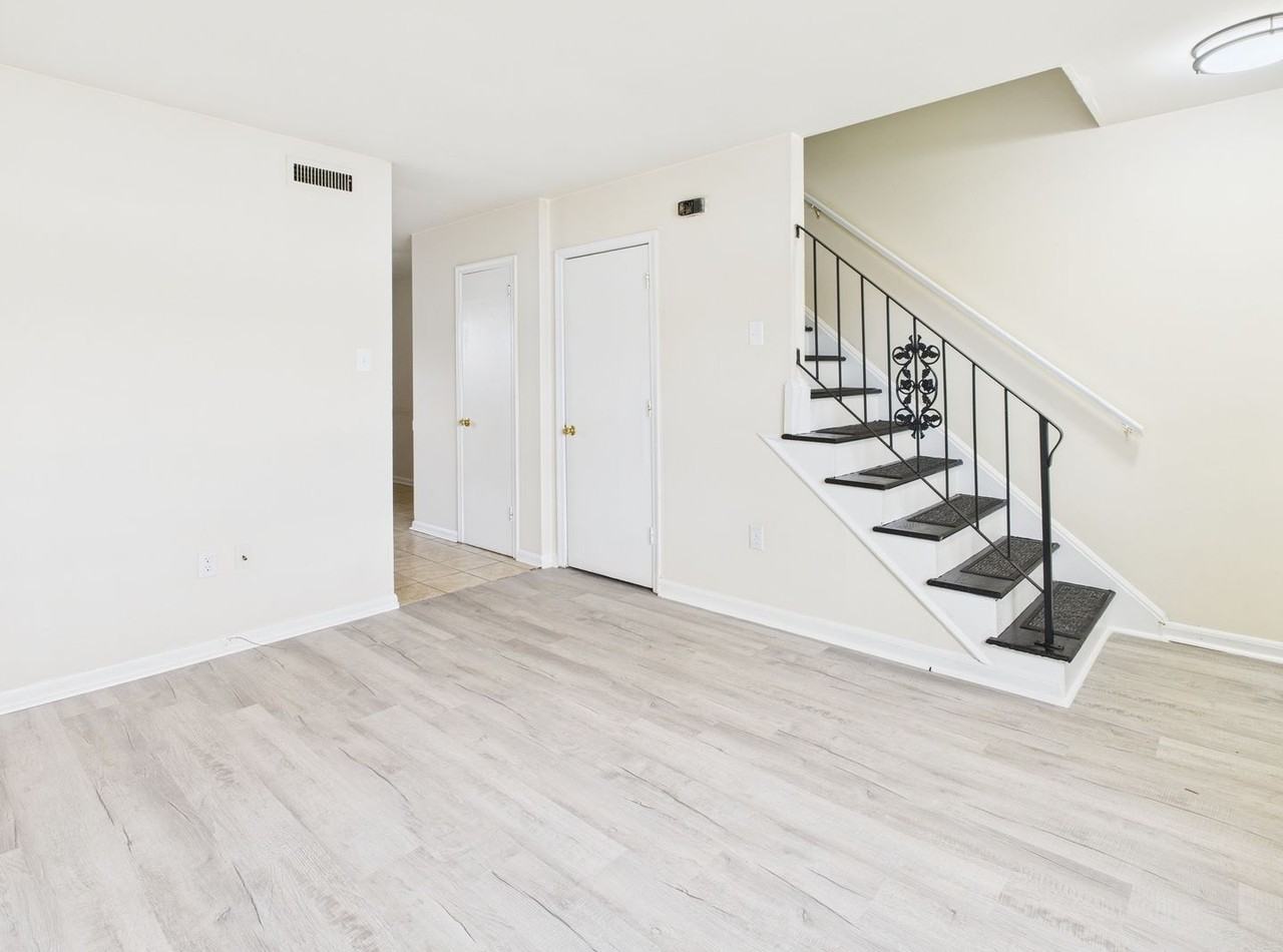 806 Arlington Rd #A - Photo 2 of 17