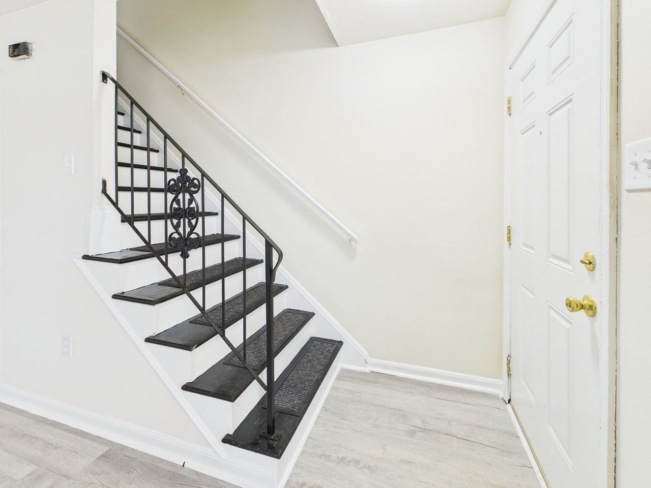 806 Arlington Rd #A - Photo 3 of 17