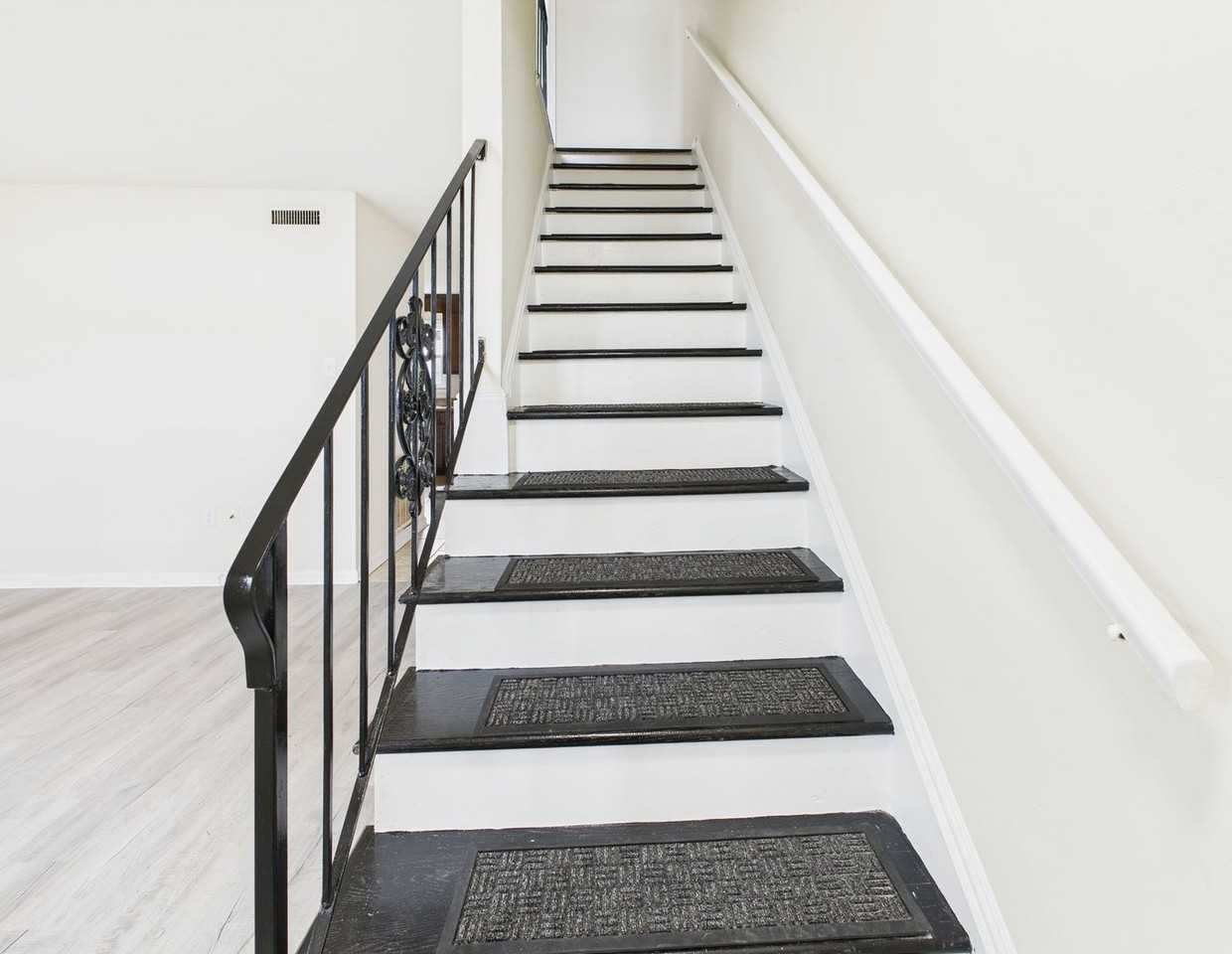 806 Arlington Rd #A - Photo 4 of 17