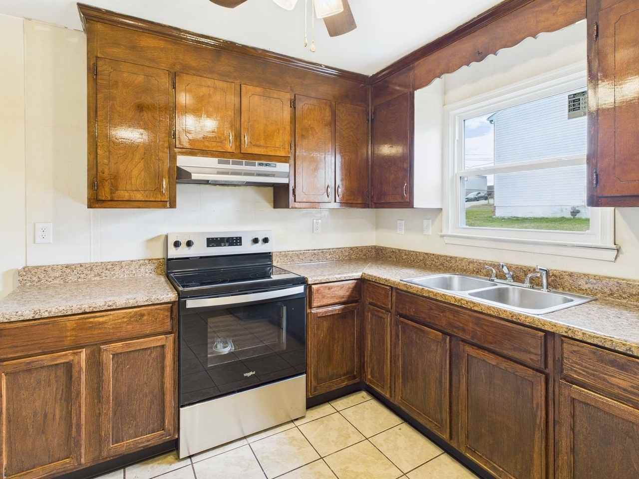 806 Arlington Rd #A - Photo 5 of 17